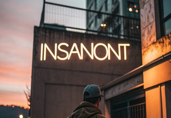 insanont--text-on-image
